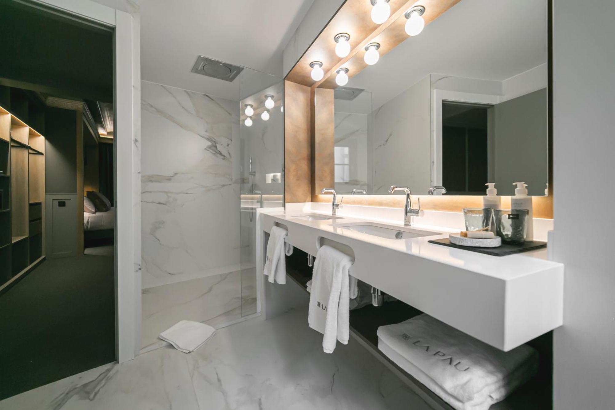 Hotel La Pau 4 Sup Барселона Екстериор снимка