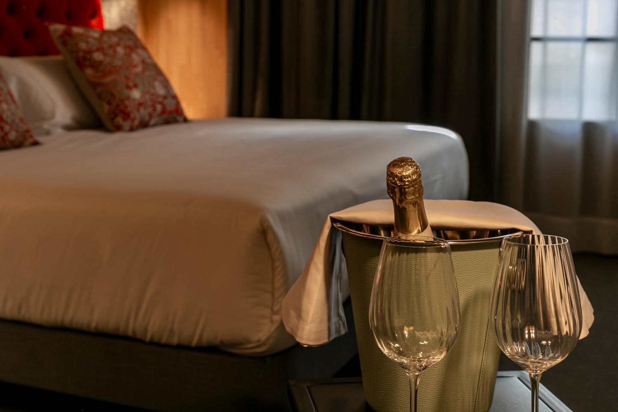 Hotel La Pau 4 Sup Барселона Екстериор снимка
