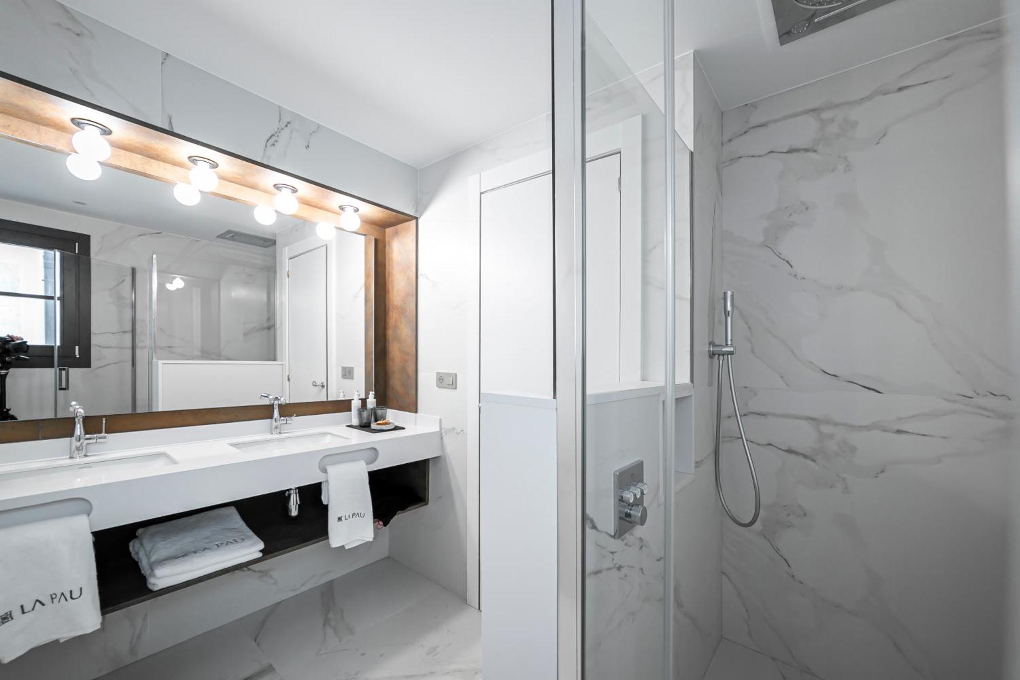 Hotel La Pau 4 Sup Барселона Екстериор снимка