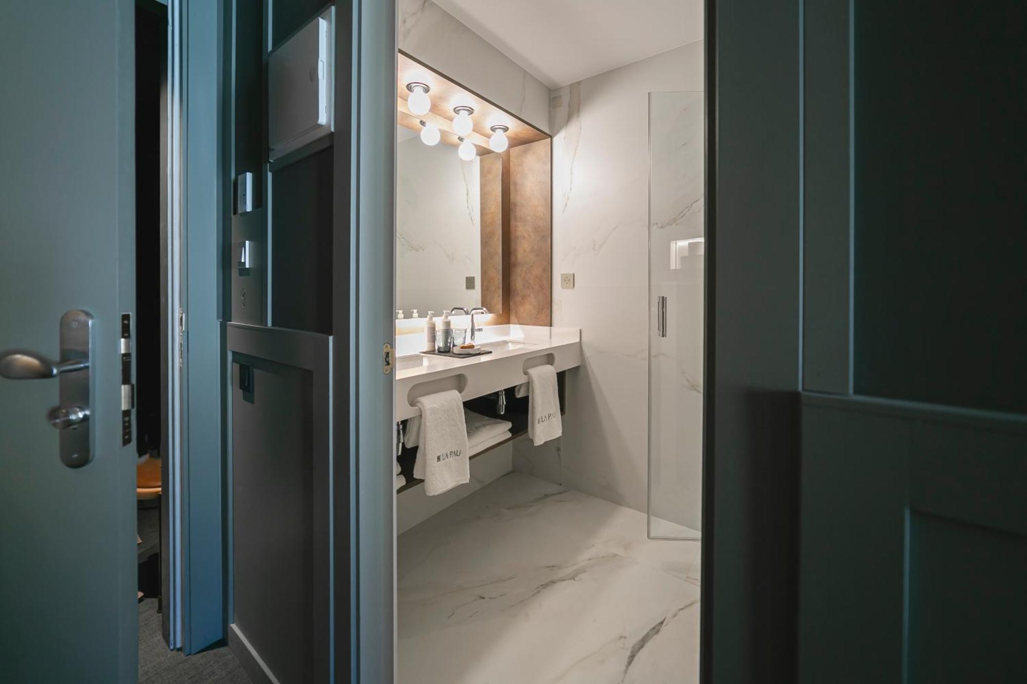 Hotel La Pau 4 Sup Барселона Екстериор снимка
