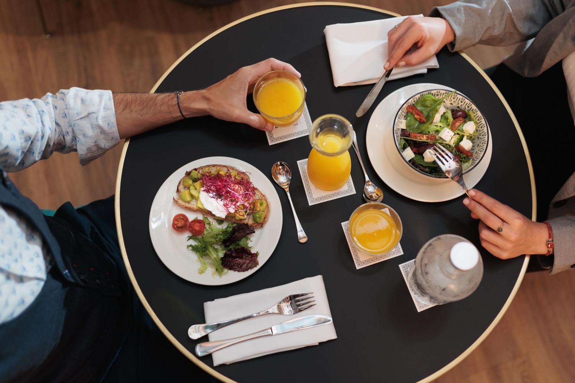 Hotel La Pau 4 Sup Барселона Екстериор снимка